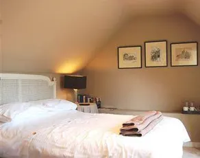 Arundel Holt Court Bed and Breakfast Petworth - Image 4