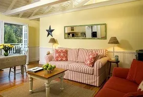 The Harbour Cottage Inn - Image 2