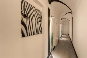 YHR Suite 51 - Image 3