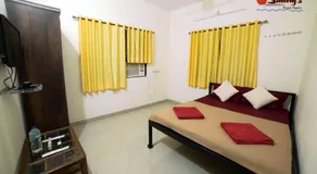 Sandy's Holiday Inn - Image 3