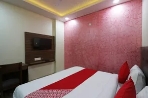 OYO 22825 Hotel Crown Stay inn - Image 4