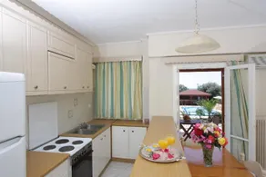 Bella Vista Studios and Apartments - Image 4