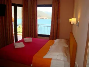 Trizonia Beach Hotel - Image 5