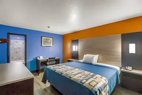 Deluxe Inn Carrollton - Image 2