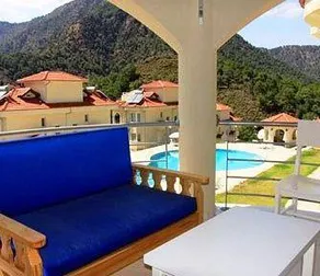 Lakeside Villa - Image 3