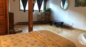 Open concept apartment - Image 1