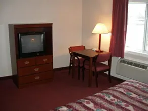 Red Carpet Inn - Image 5