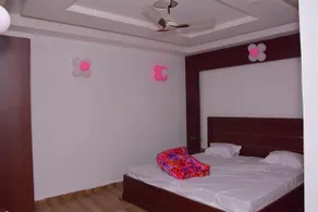 Hotel Royal Inn - Image 2