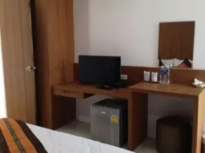 White Ville Apartment - Image 5