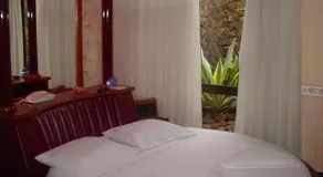 Motel Paradise - Image 4
