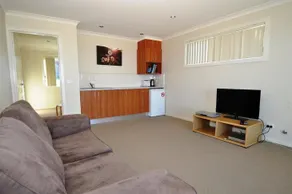 49 Hillside Crescent - Image 5