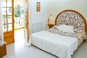 Aparthotel Vacances Menorca Caleta Playa - Image 3