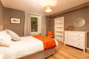 Montague Residence - Image 5