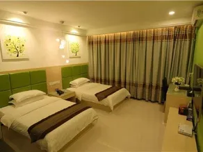 Home Yeah Hotel - Image 2