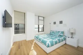 Financial District 3 Bedrooms Apartment - Image 3