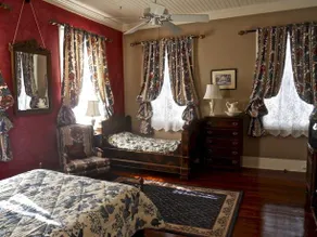 Flowertown Bed & Breakfast - Image 2