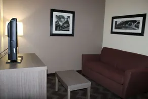 Best Western Airport Suites - Image 4