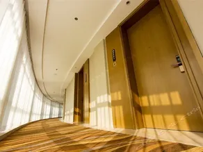 Gloria Plaza Hotel - Image 2