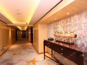Springtime Hotel - Image 2