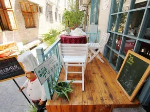 More Coffee Hotel - Image 4