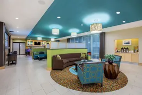 La Quinta Inn & Suites by Wyndham Little Rock - West - Image 4
