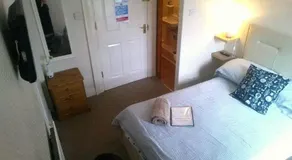 Engleton Guest House - Image 5