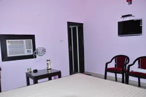Hotel Tourist Bar & Restaurant - Image 5