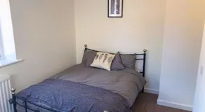 Low Cost, 4 Bed with Parking & Large Garden 01 - Image 4