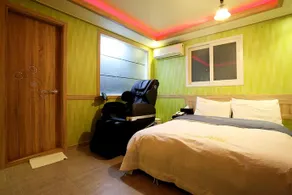 Cloud 9 Hotel - Image 2