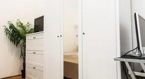 Oktogon Studio Apartment - Image 4