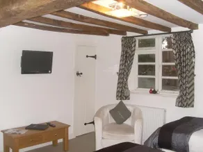 Queens Lodge - Image 4