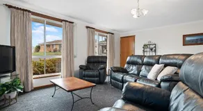Josie Villa - Beautiful West Burnie Long or short term - Image 2