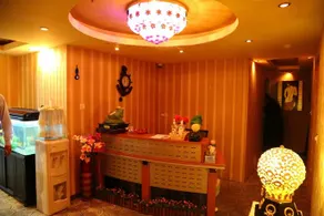 OYO 131 Golden Square Hotel Apartments - Image 2
