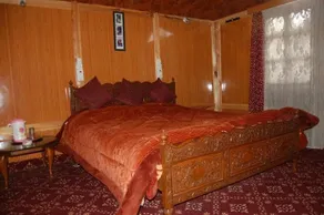 New Lucky Flower House Boat - Image 4