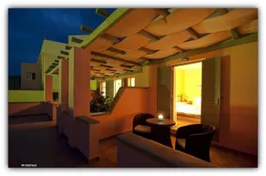 Romanza Rooms Hotel - Image 4