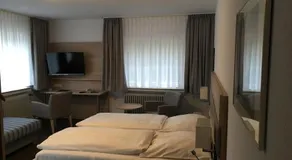 Hotel Neuenburger Hof - Image 3