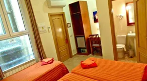 Hostal Tirso Plaza - Image 2