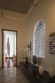 Spacious Harbourside Luxury in an Iconic Building - Image 2