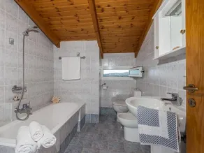 Blue House Studios - Apartment - Image 4