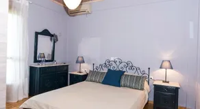 Villa with private garden - Image 4