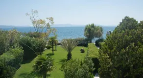 Romantic Seafront Studio - Dream Garden - Image 2