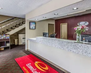 Econo Lodge Manitowoc - Image 5