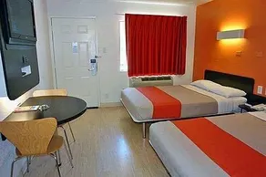 DAYS INN BY WYNDHAM BELLEMONT - Image 5