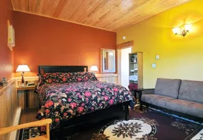 Elm Tree Farm Bed and Breakfast - Image 3