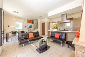 Chloe Villa - Image 5