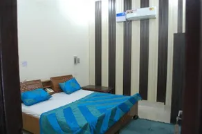 OYO 6370 Hotel Golden Woods - Image 4