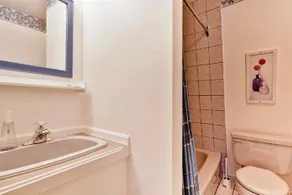 3 Bedrooms 3 Beds Near Metro -2 Parking Free - Image 2