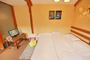 BROKEN JADE GUESTHOUSE - Image 4