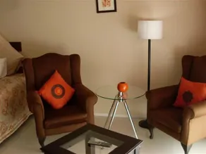 Queen's Place Guest House - Image 4