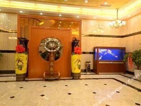 QUJING LINYUAN THEME HOTEL - Image 4